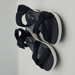 Clarks Cloudsteppers Arla Gracie Navy and White Women's Sandals‎, Marine, Sz 6.5